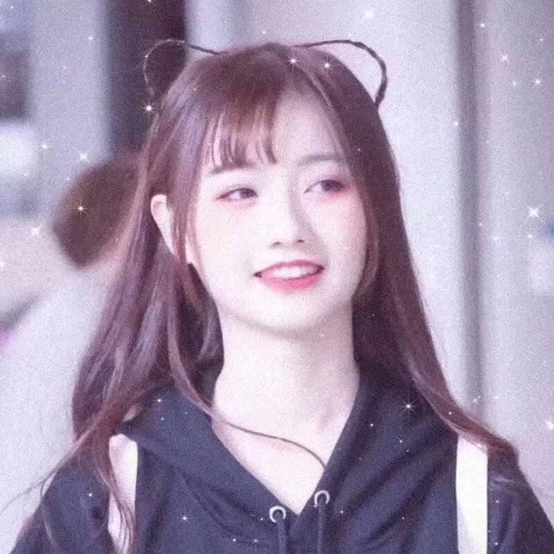 落在她身边